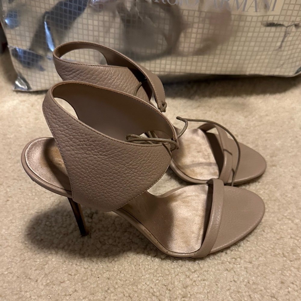 Burberry tan heels